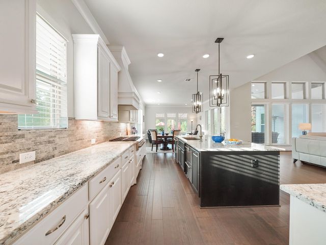 11 Kimberling Court, Tomball, TX 77375