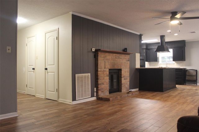 265 Wayne Drive, Clute, TX 77531