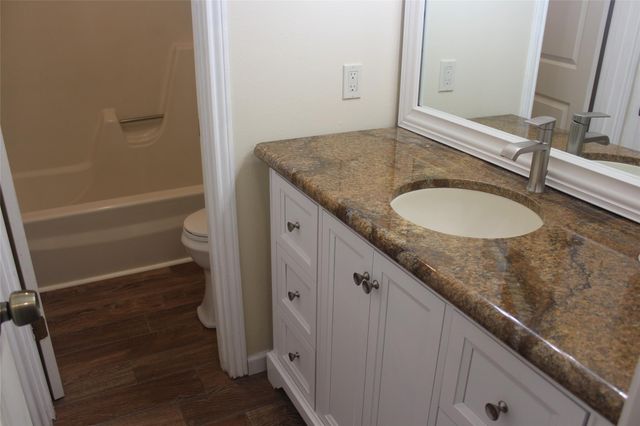 265 Wayne Drive, Clute, TX 77531