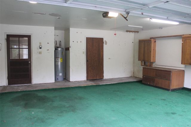 265 Wayne Drive, Clute, TX 77531