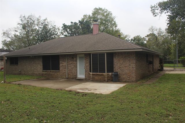 265 Wayne Drive, Clute, TX 77531