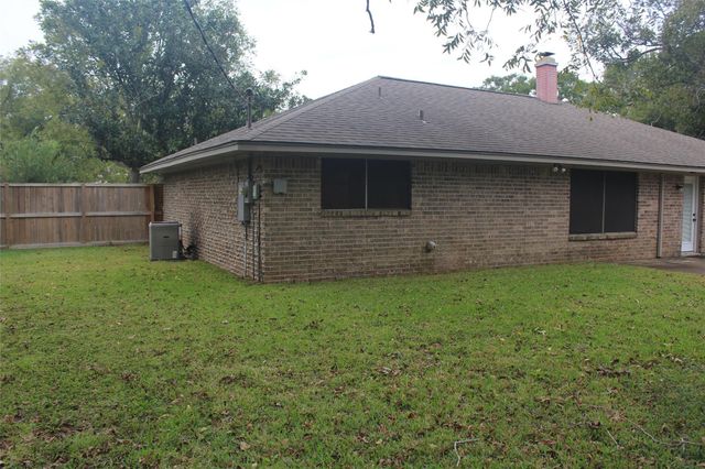 265 Wayne Drive, Clute, TX 77531