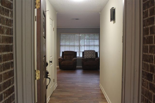 265 Wayne Drive, Clute, TX 77531