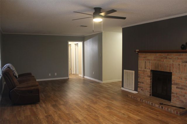 265 Wayne Drive, Clute, TX 77531