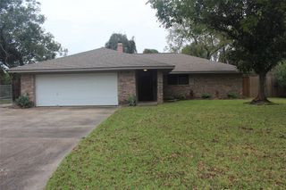 265 Wayne Drive, Clute, TX 77531
