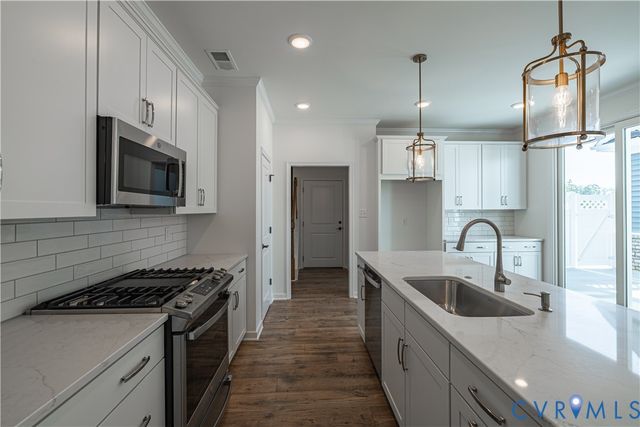 6714 Mayland Ridge Ln, Moseley, VA 23120