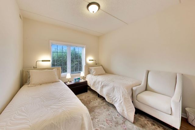 1479 N Milwaukee Avenue 206, Libertyville, IL 60048
