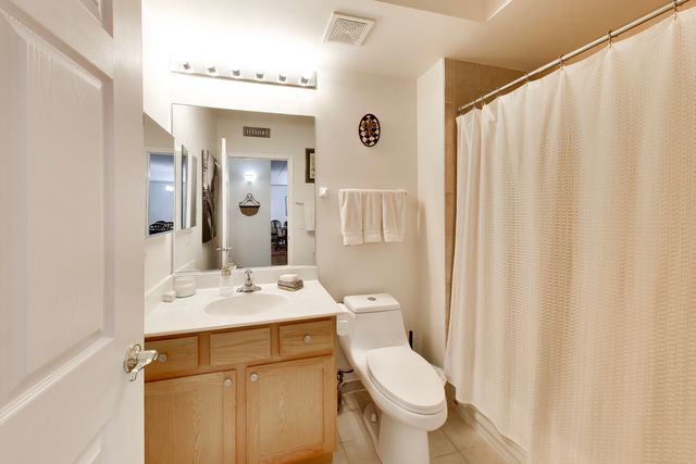 1479 N Milwaukee Avenue 206, Libertyville, IL 60048