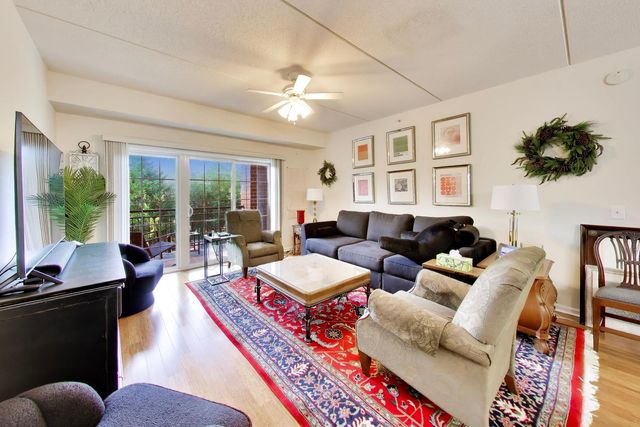 1479 N Milwaukee Avenue 206, Libertyville, IL 60048