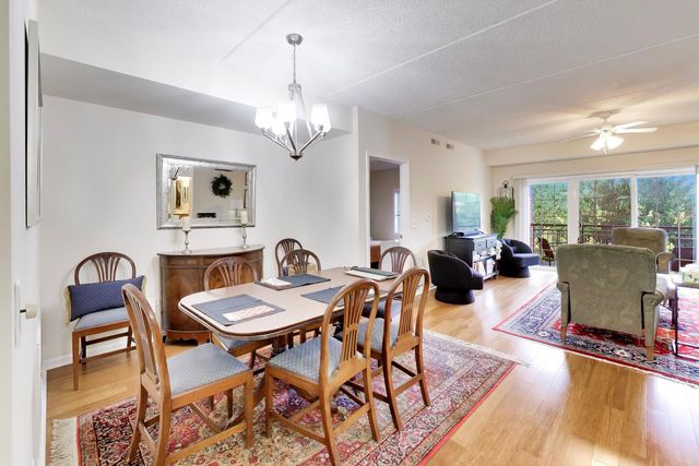 1479 N Milwaukee Avenue 206, Libertyville, IL 60048