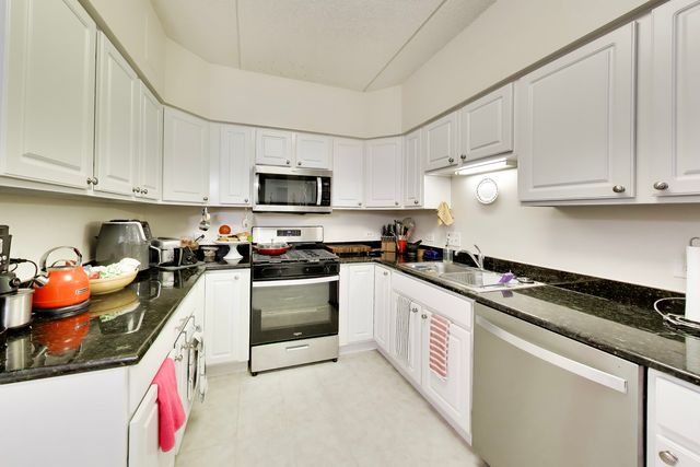 1479 N Milwaukee Avenue 206, Libertyville, IL 60048