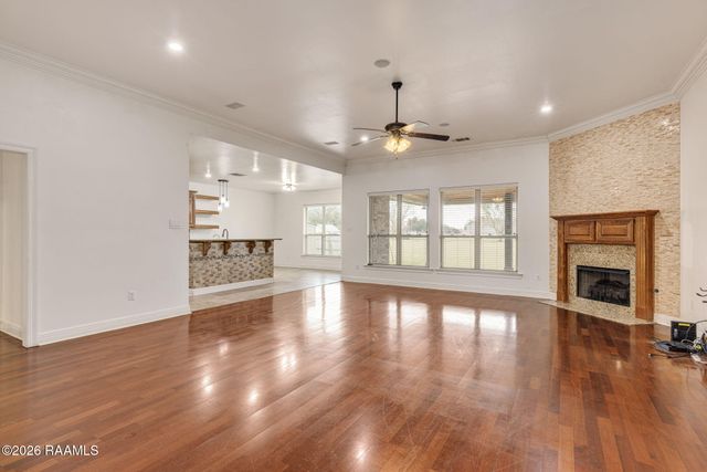 225 Woodhaven Road, Youngsville, LA 70592