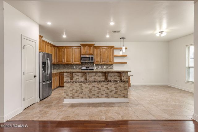 225 Woodhaven Road, Youngsville, LA 70592