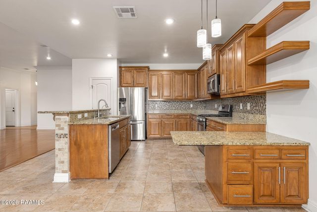 225 Woodhaven Road, Youngsville, LA 70592