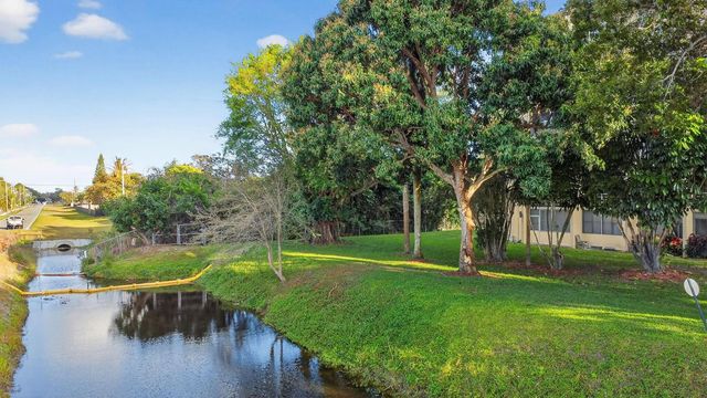 3524 Via Poinciana 303, Lake Worth, FL 33467