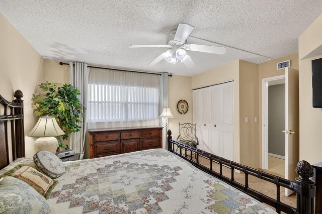 3524 Via Poinciana 303, Lake Worth, FL 33467