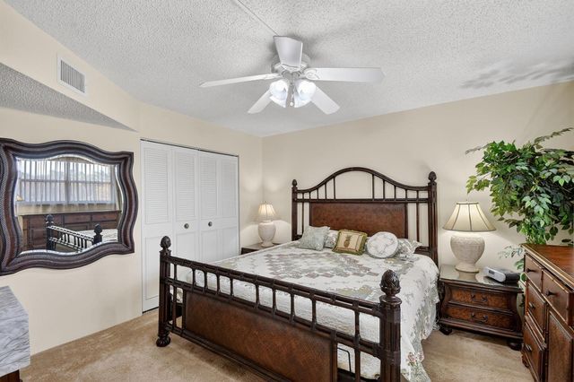 3524 Via Poinciana 303, Lake Worth, FL 33467