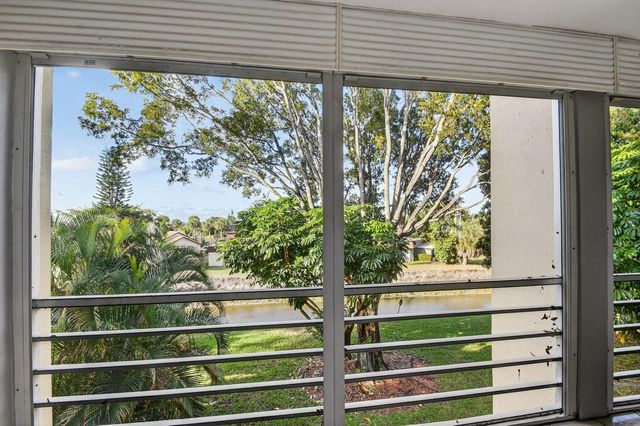 3524 Via Poinciana 303, Lake Worth, FL 33467