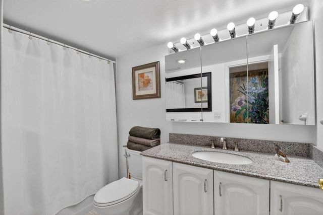 3524 Via Poinciana 303, Lake Worth, FL 33467