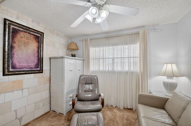 3524 Via Poinciana 303, Lake Worth, FL 33467