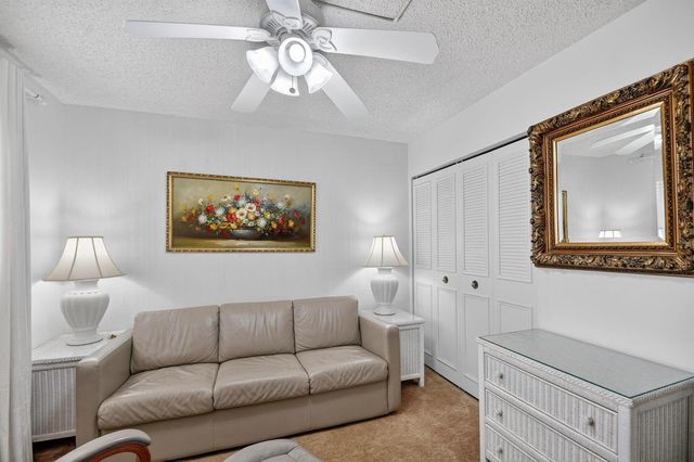 3524 Via Poinciana 303, Lake Worth, FL 33467