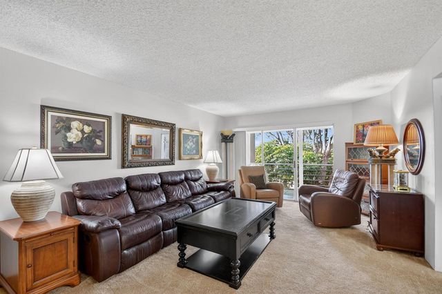 3524 Via Poinciana 303, Lake Worth, FL 33467