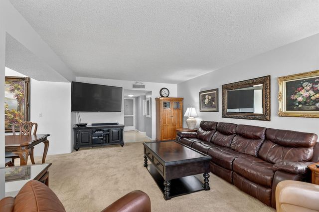3524 Via Poinciana 303, Lake Worth, FL 33467