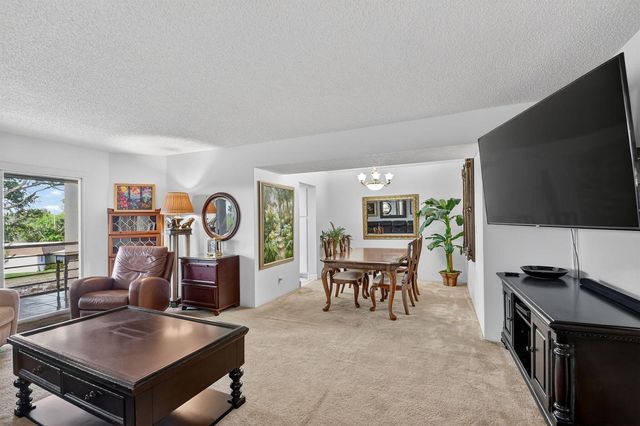 3524 Via Poinciana 303, Lake Worth, FL 33467