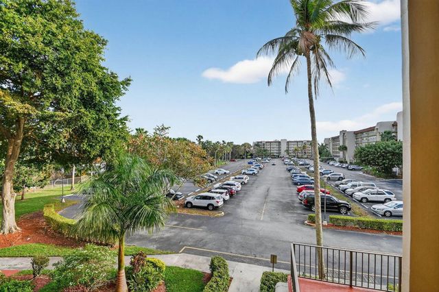 3524 Via Poinciana 303, Lake Worth, FL 33467