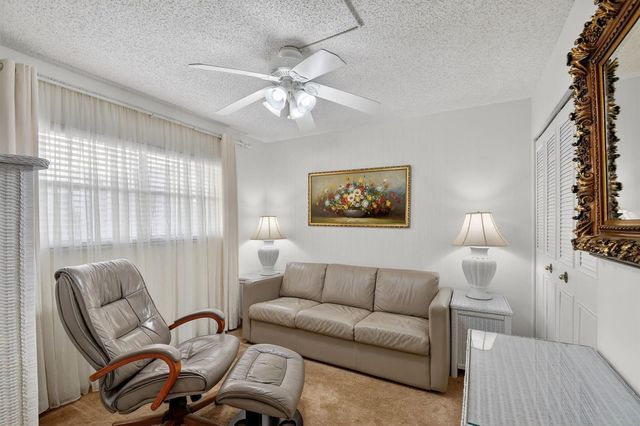 3524 Via Poinciana 303, Lake Worth, FL 33467