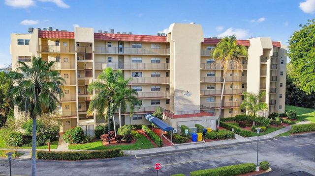 3524 Via Poinciana 303, Lake Worth, FL 33467