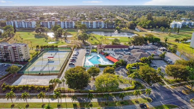 3524 Via Poinciana 303, Lake Worth, FL 33467