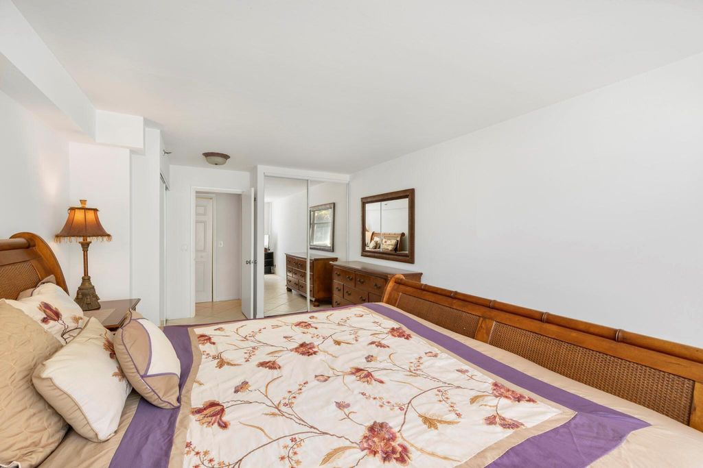 Image 14 of property listing at 4511 S Ocean Boulevard 101, Highland Beach, FL 33487