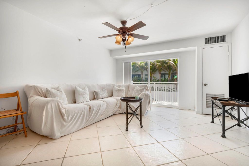 Image 6 of property listing at 4511 S Ocean Boulevard 101, Highland Beach, FL 33487