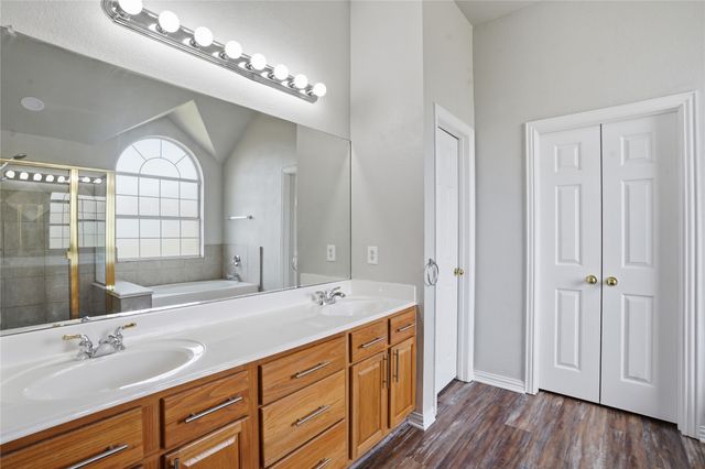 500 Surry Court, Saginaw, TX 76179