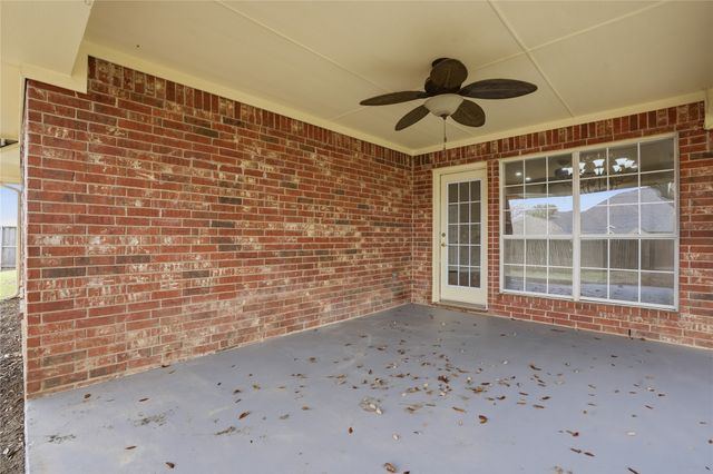 500 Surry Court, Saginaw, TX 76179