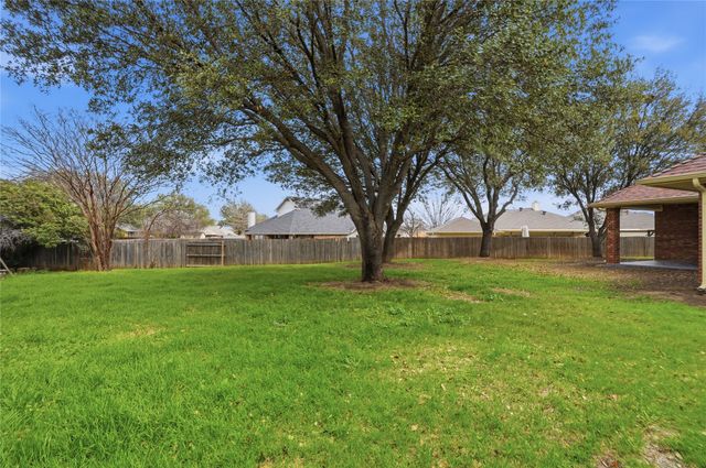 500 Surry Court, Saginaw, TX 76179