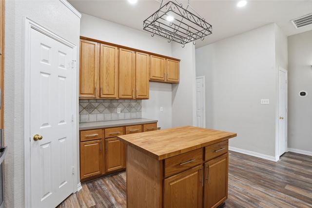 500 Surry Court, Saginaw, TX 76179