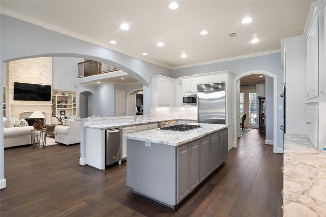 42 Forest Green Trail, Kingwood, TX 77339