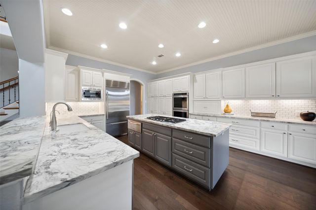 42 Forest Green Trail, Kingwood, TX 77339