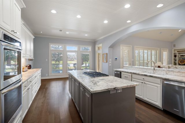 42 Forest Green Trail, Kingwood, TX 77339