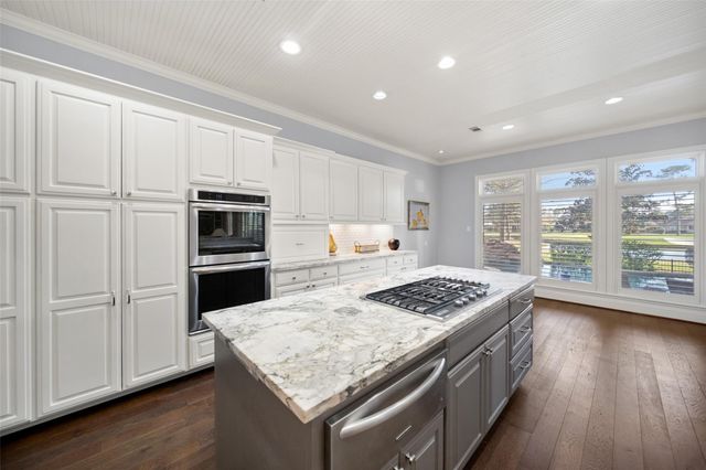 42 Forest Green Trail, Kingwood, TX 77339