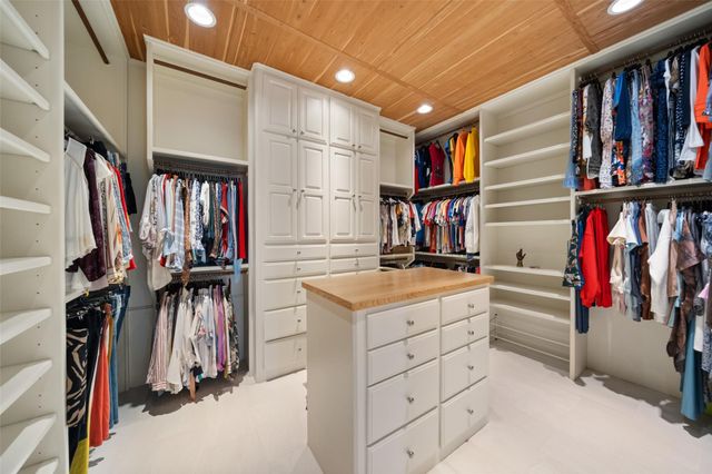 42 Forest Green Trail, Kingwood, TX 77339