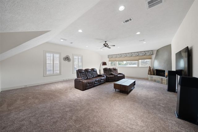 42 Forest Green Trail, Kingwood, TX 77339