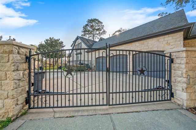 42 Forest Green Trail, Kingwood, TX 77339