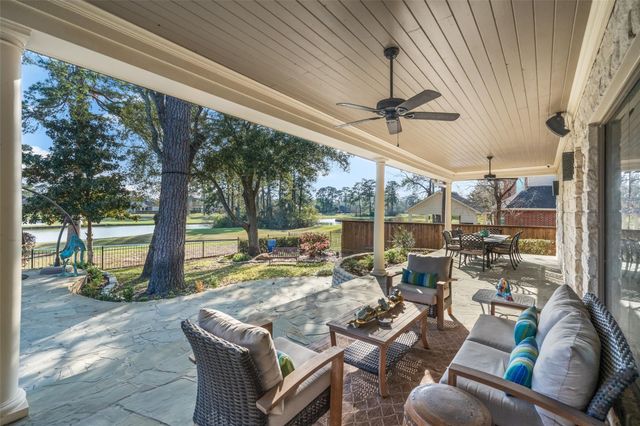 42 Forest Green Trail, Kingwood, TX 77339