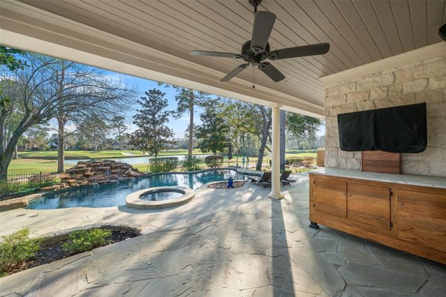 42 Forest Green Trail, Kingwood, TX 77339