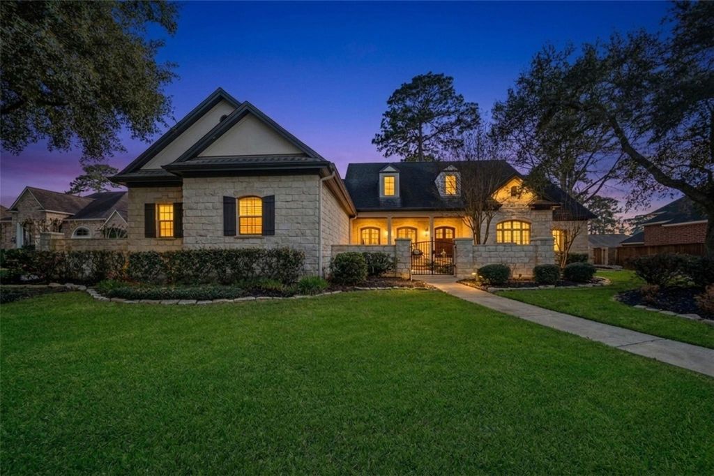 42 Forest Green Trail, Kingwood, TX 77339