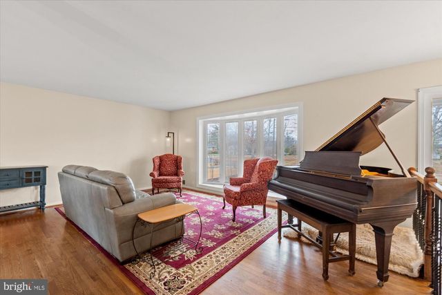 4003 WESTGATE DR, Alexandria, VA 22309