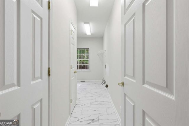 5055 Meadowbrook Circle, Suwanee, GA 30024